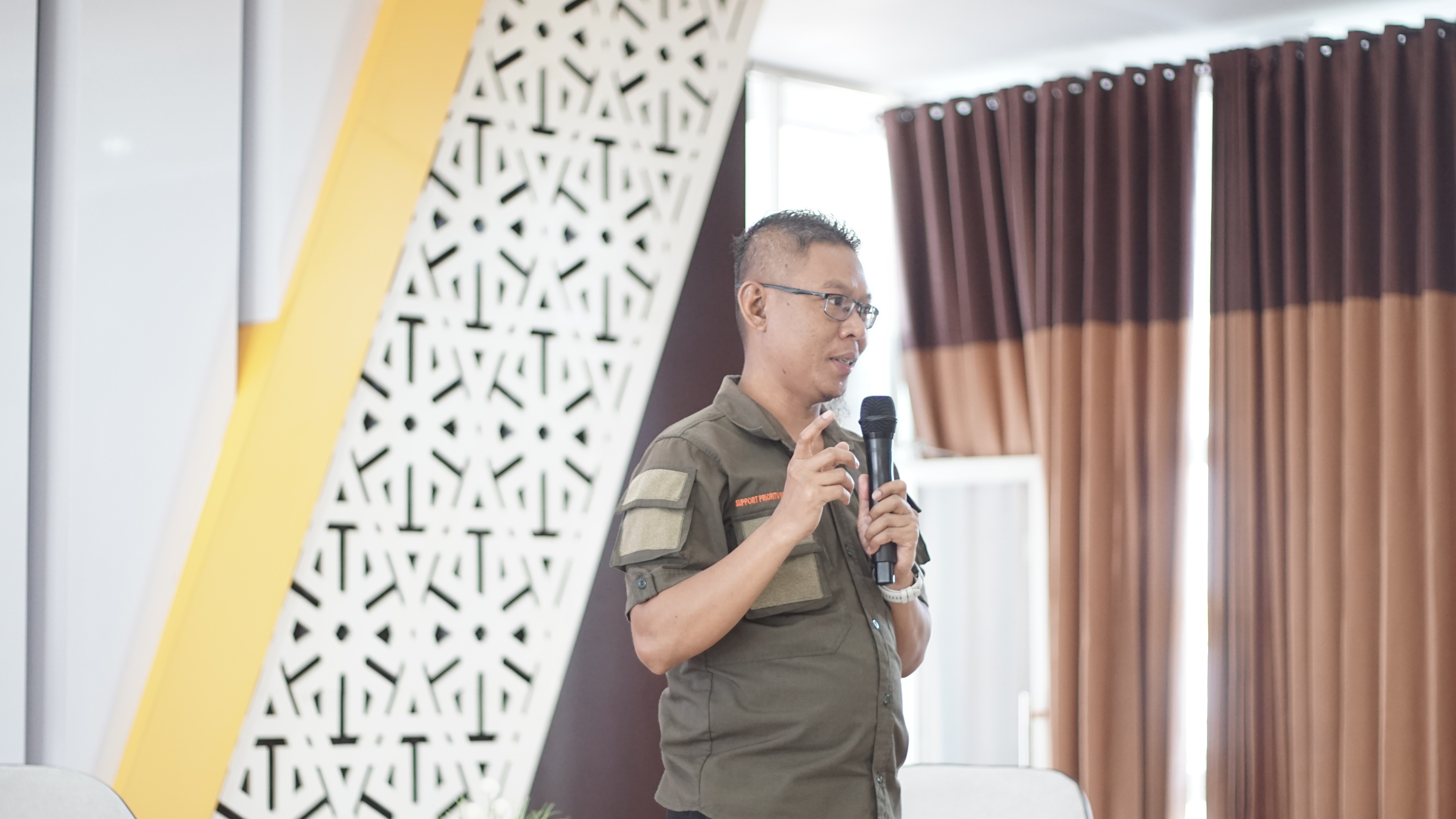Inspiring Leader Talk: Thursina IIBS Students Forged Into Tough Leaders